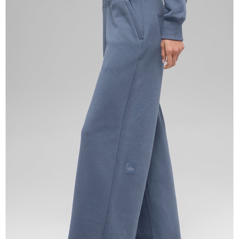 ALO Yoga Serenity Wide Leg Sweatpant in Bluestone size L